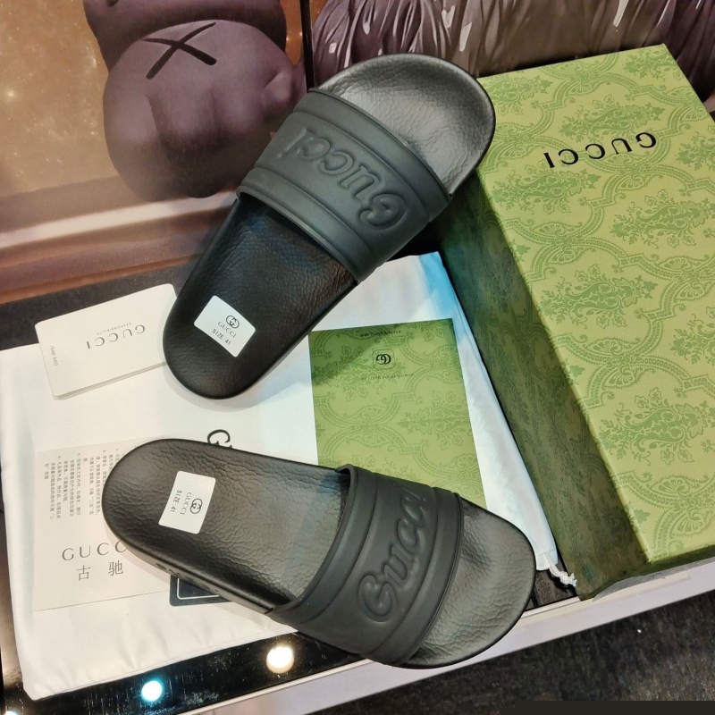 G*u*i slippers